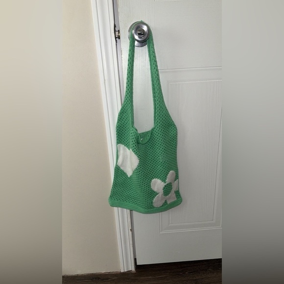 NWT✨👜AE Daisy and Hearts Green Crochet Spring Shoulder Bag - Picture 3 of 4